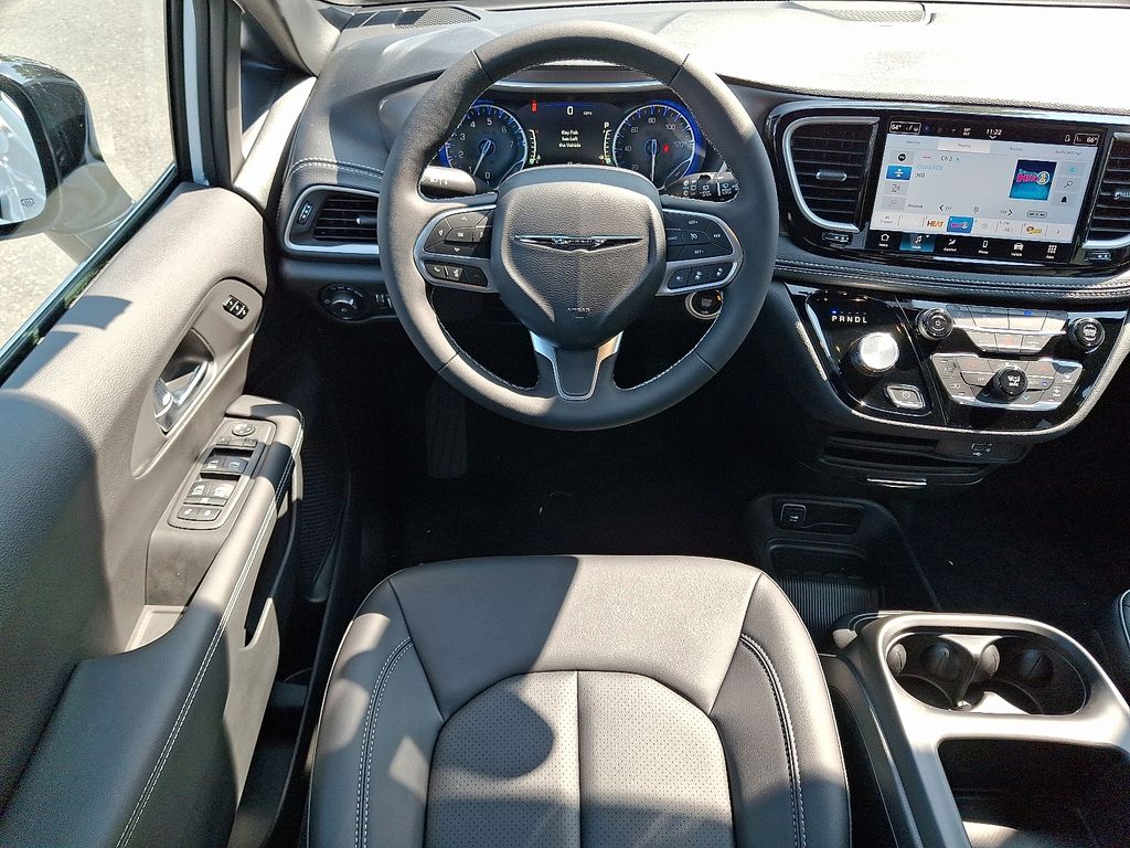 2026 Chrysler Pacifica photo 10