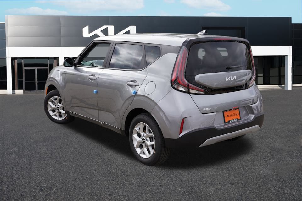 2025 Kia Soul LX photo 2