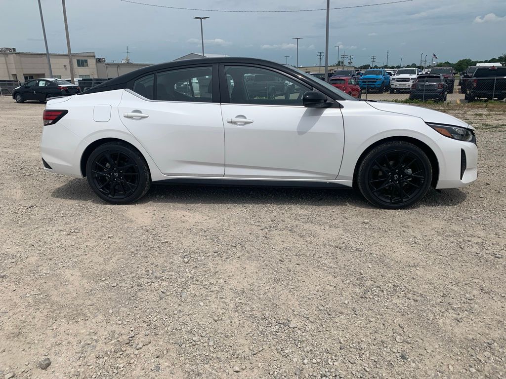 2025 Nissan Sentra SR photo 4