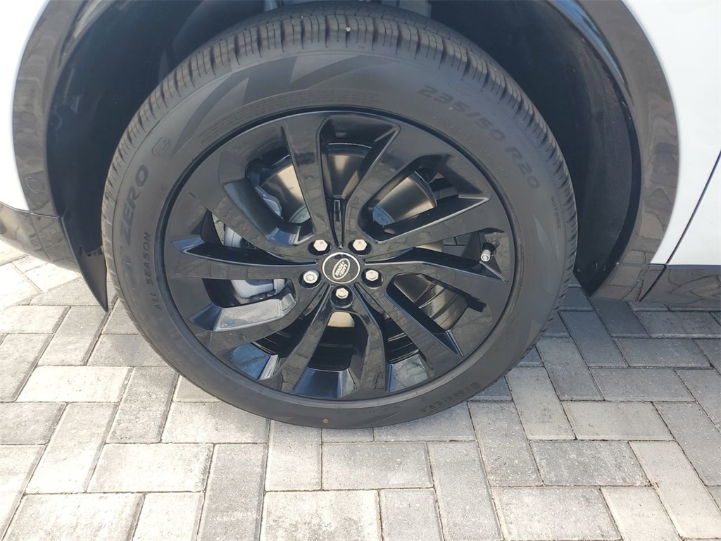 2025 Land Rover Discovery Sport SE photo 9
