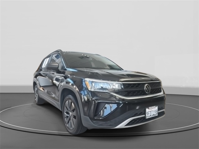 2023 Volkswagen Taos S's photo