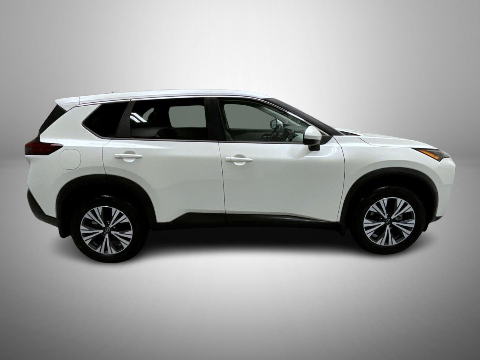 2022 Nissan Rogue SV photo 4