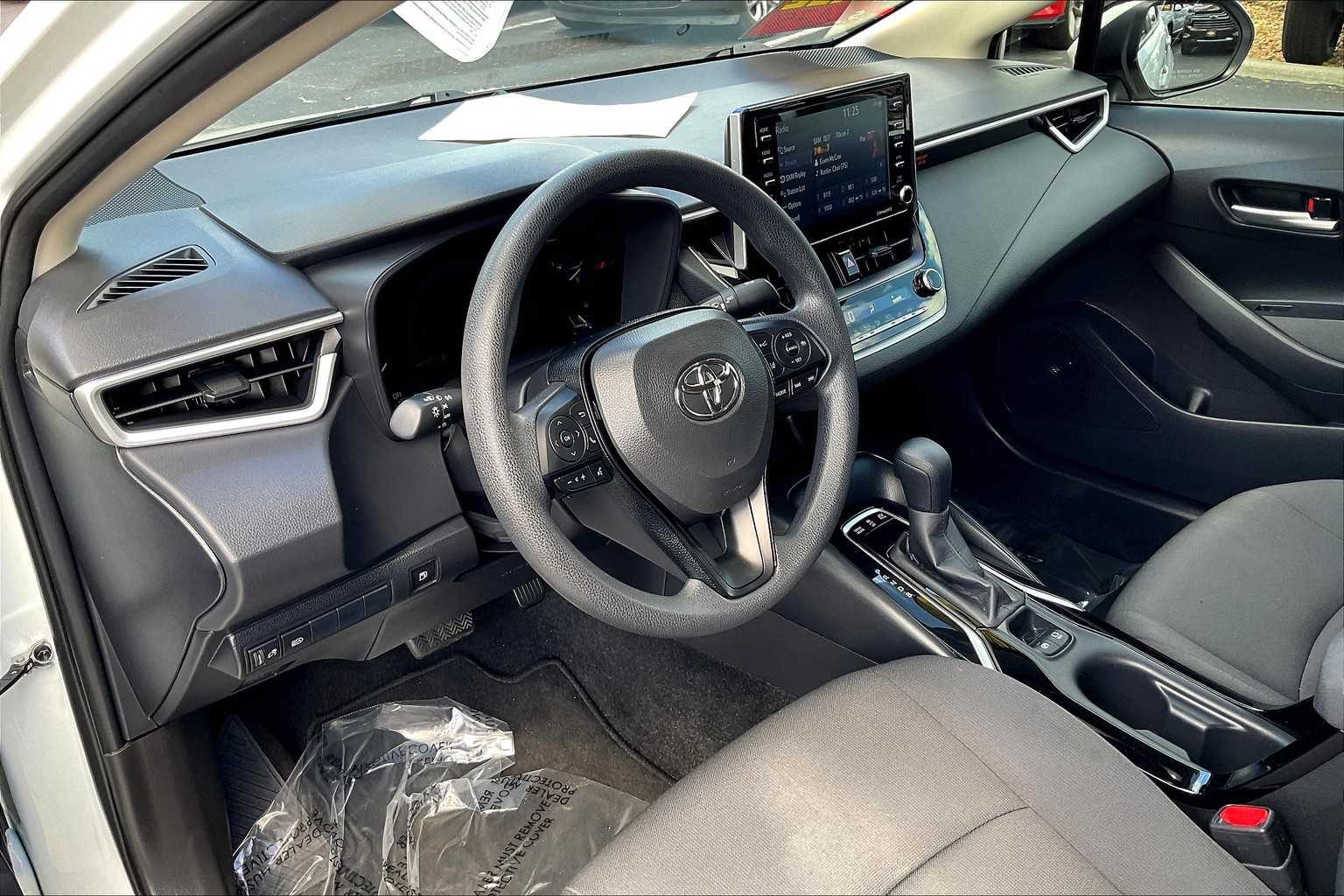 2021 Toyota Corolla Hybrid LE photo 13