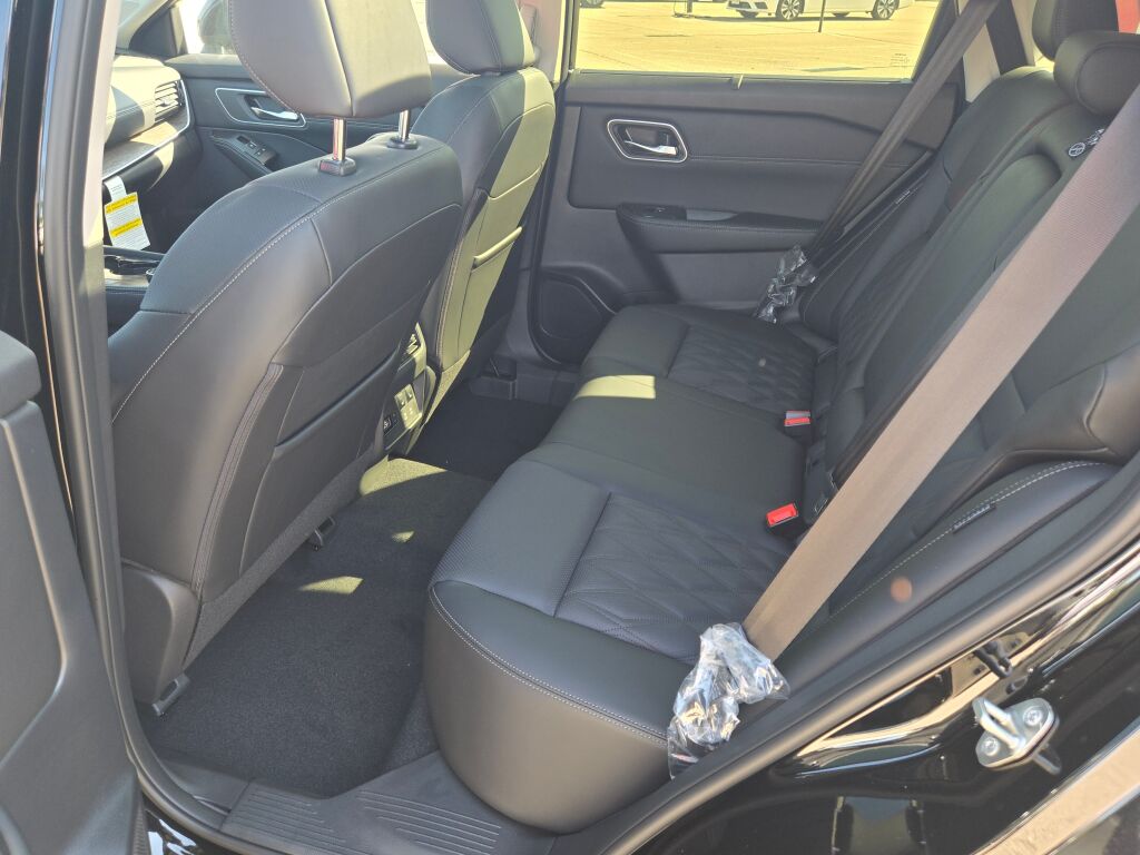 2026 Nissan Rogue Platinum photo 13