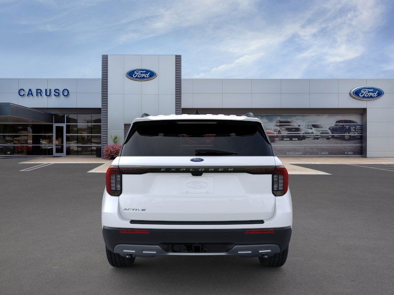2025 Ford Explorer photo 3