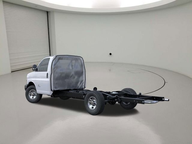2025 Chevrolet Express Cutaway 3500 photo 3