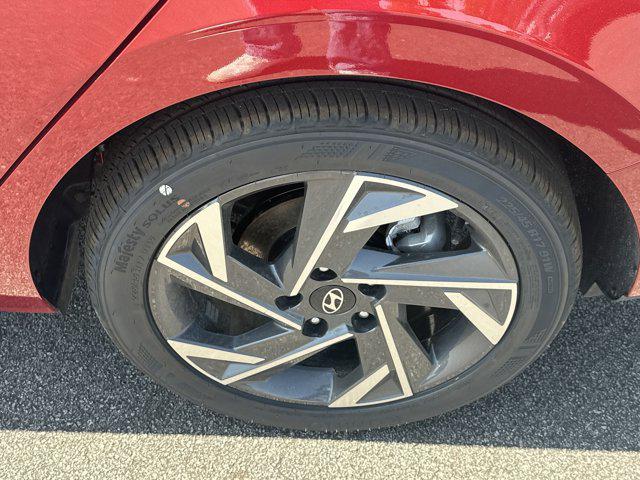 2025 Hyundai Elantra SEL Sport photo 17