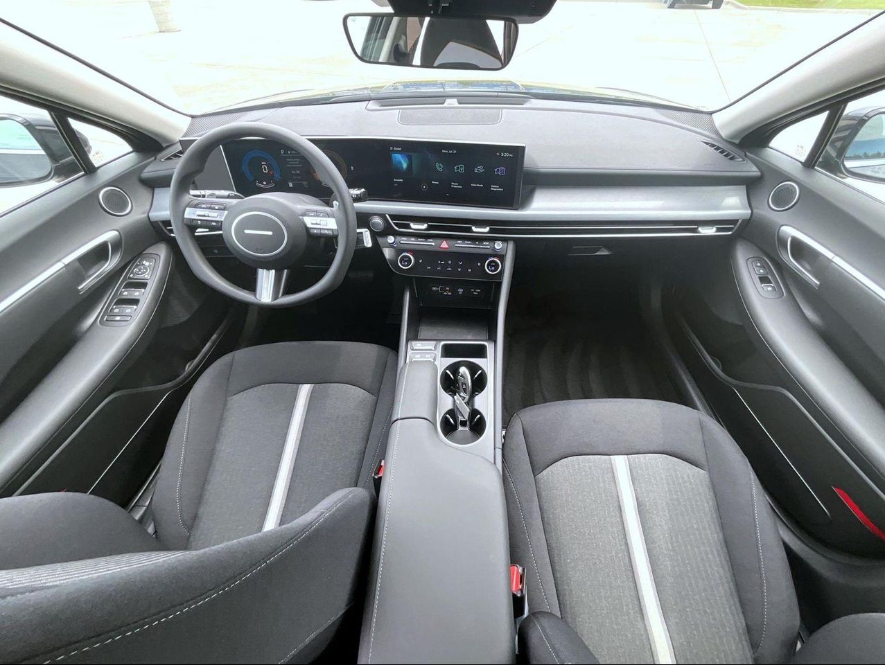 2025 Hyundai Sonata SEL photo 12