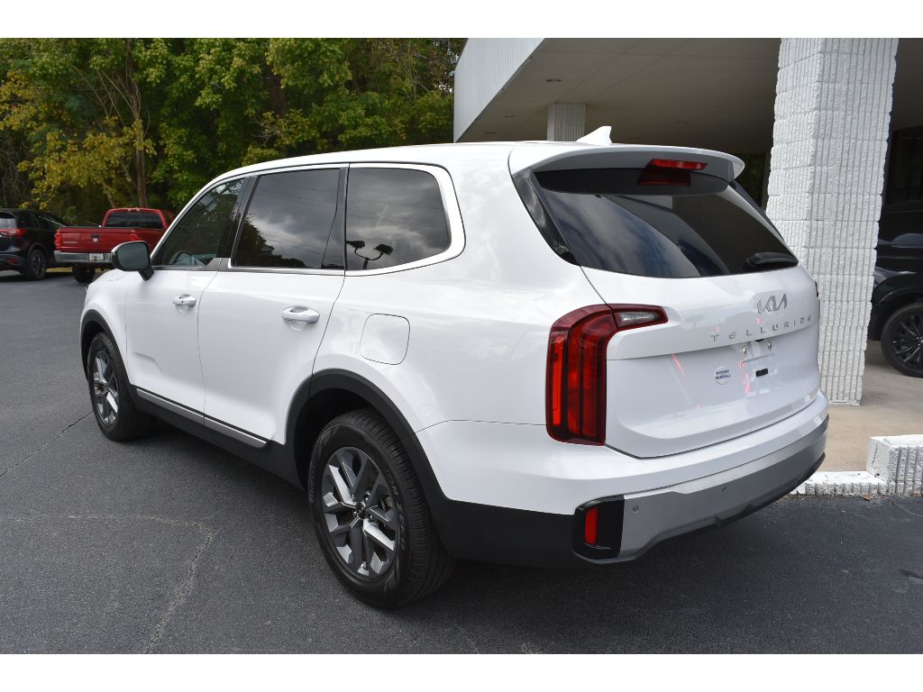 2024 Kia Telluride LX photo 2