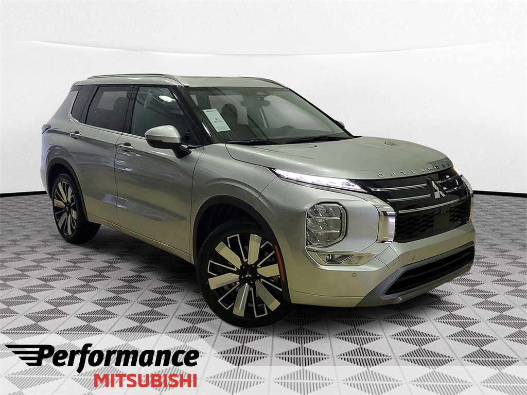 2025 Mitsubishi Outlander SEL's photo