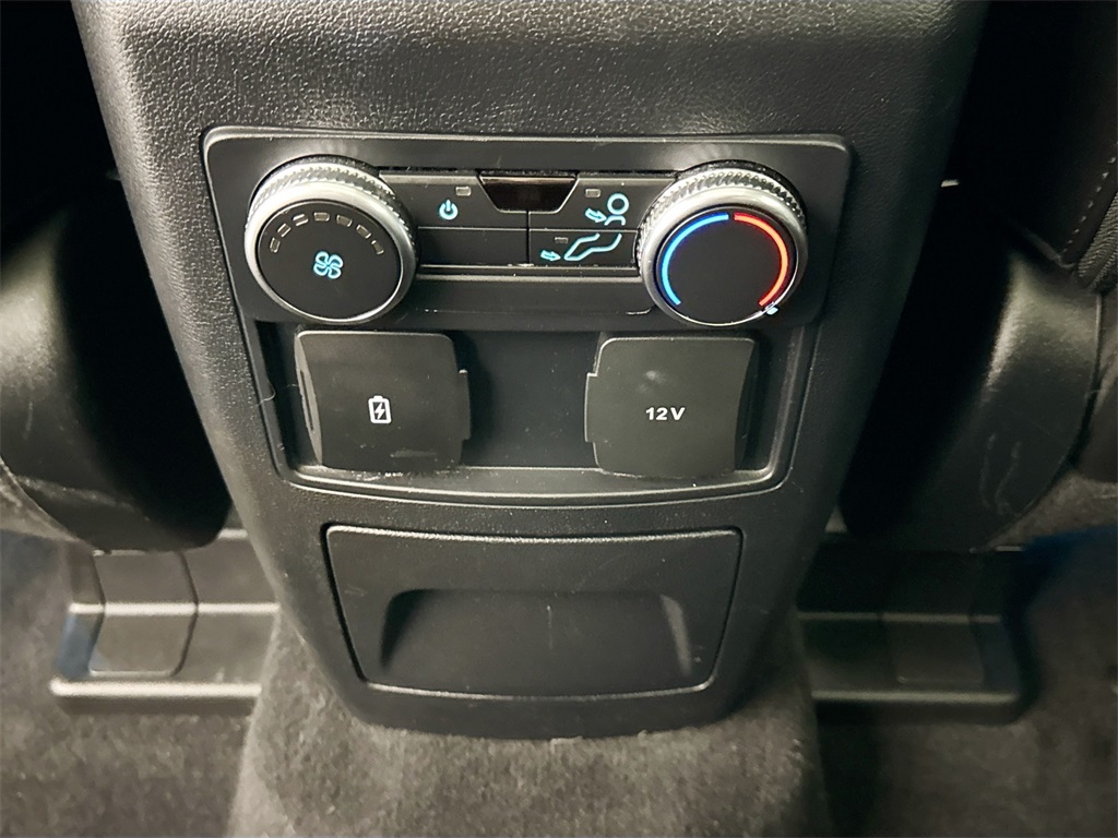 2022 Ford Explorer ST-Line photo 17