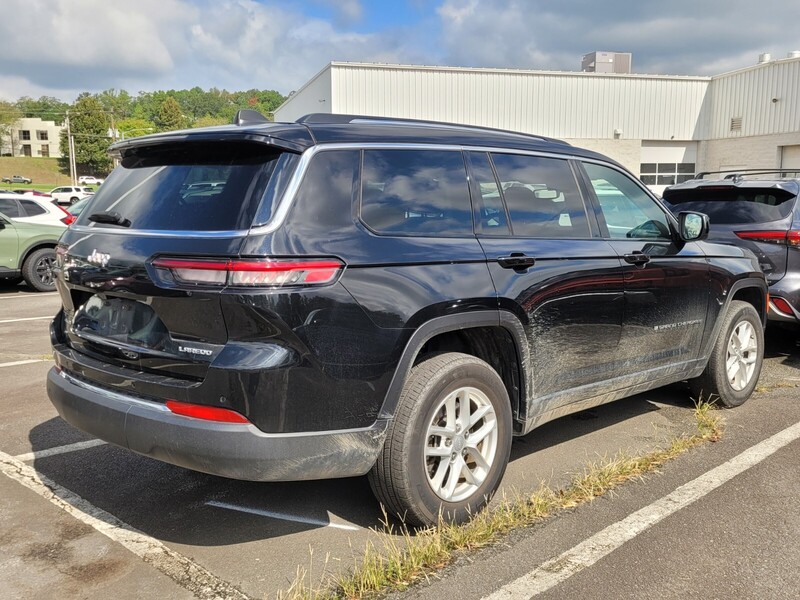 2023 Jeep Grand Cherokee Laredo photo 2