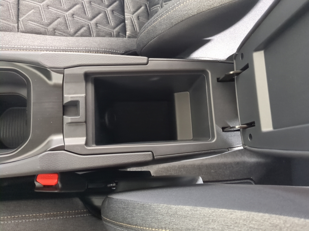 2026 Nissan Kicks SV photo 21