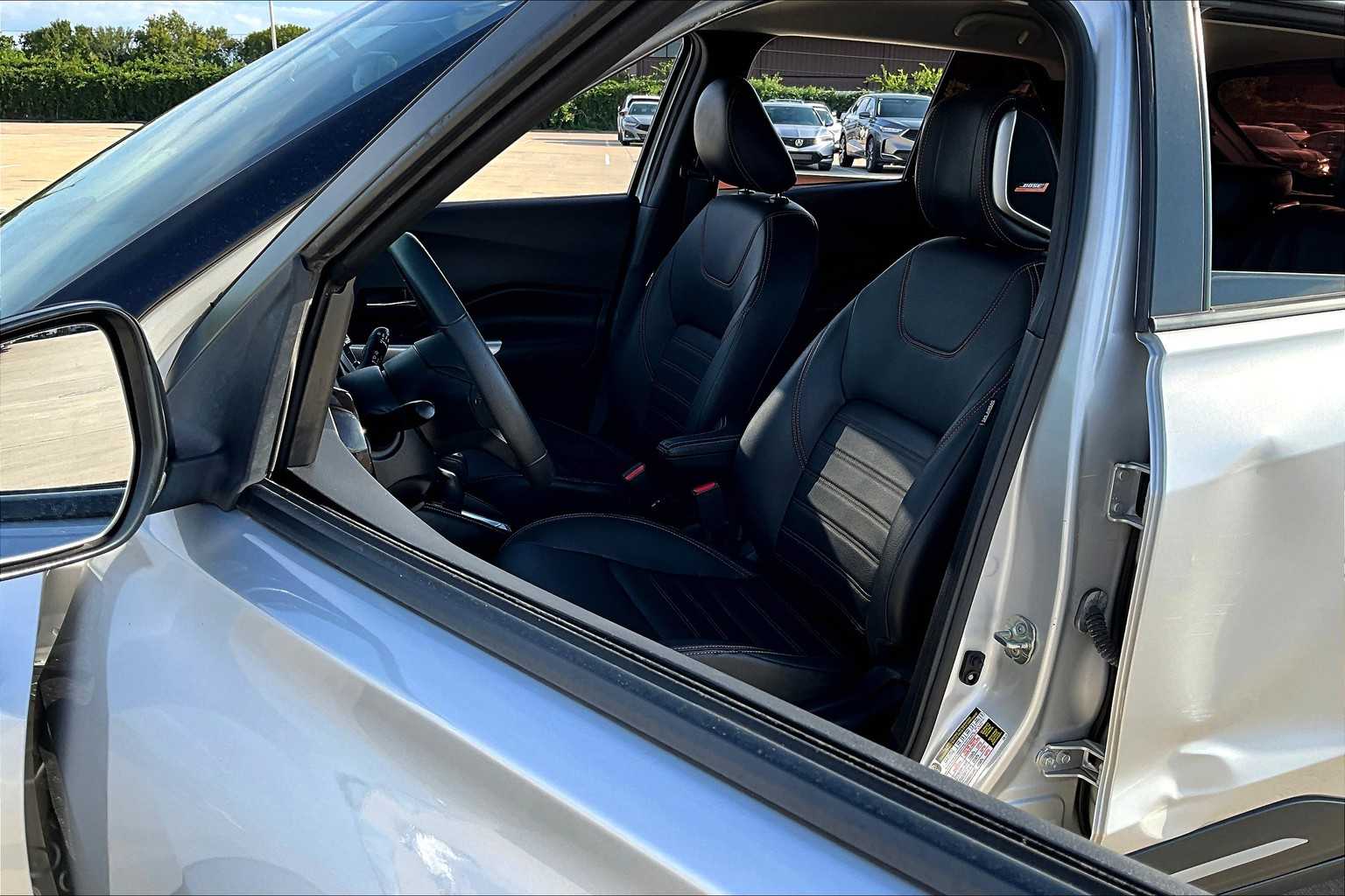 2020 Nissan Kicks SR photo 7