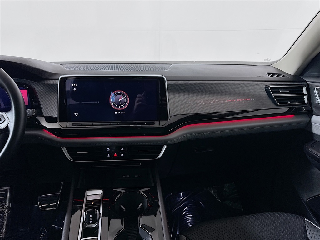 2025 Volkswagen Atlas Peak Edition SE photo 9