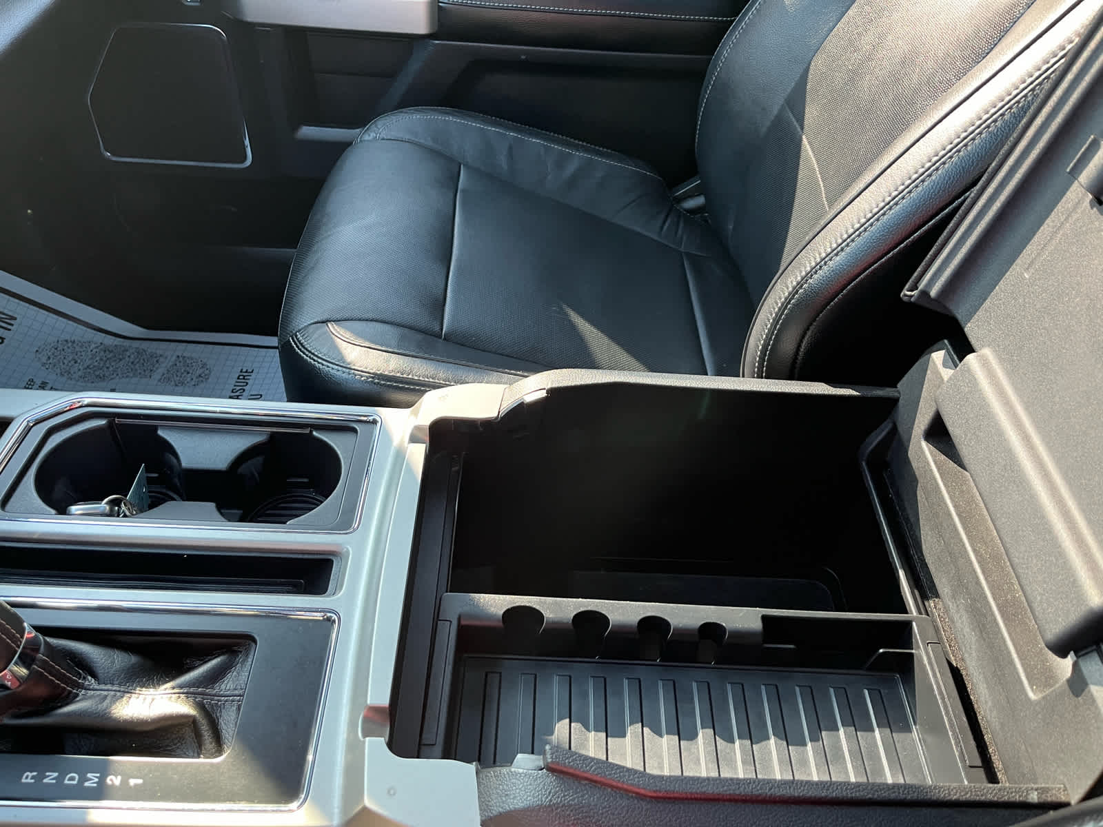 2015 Ford F-150 Lariat photo 31