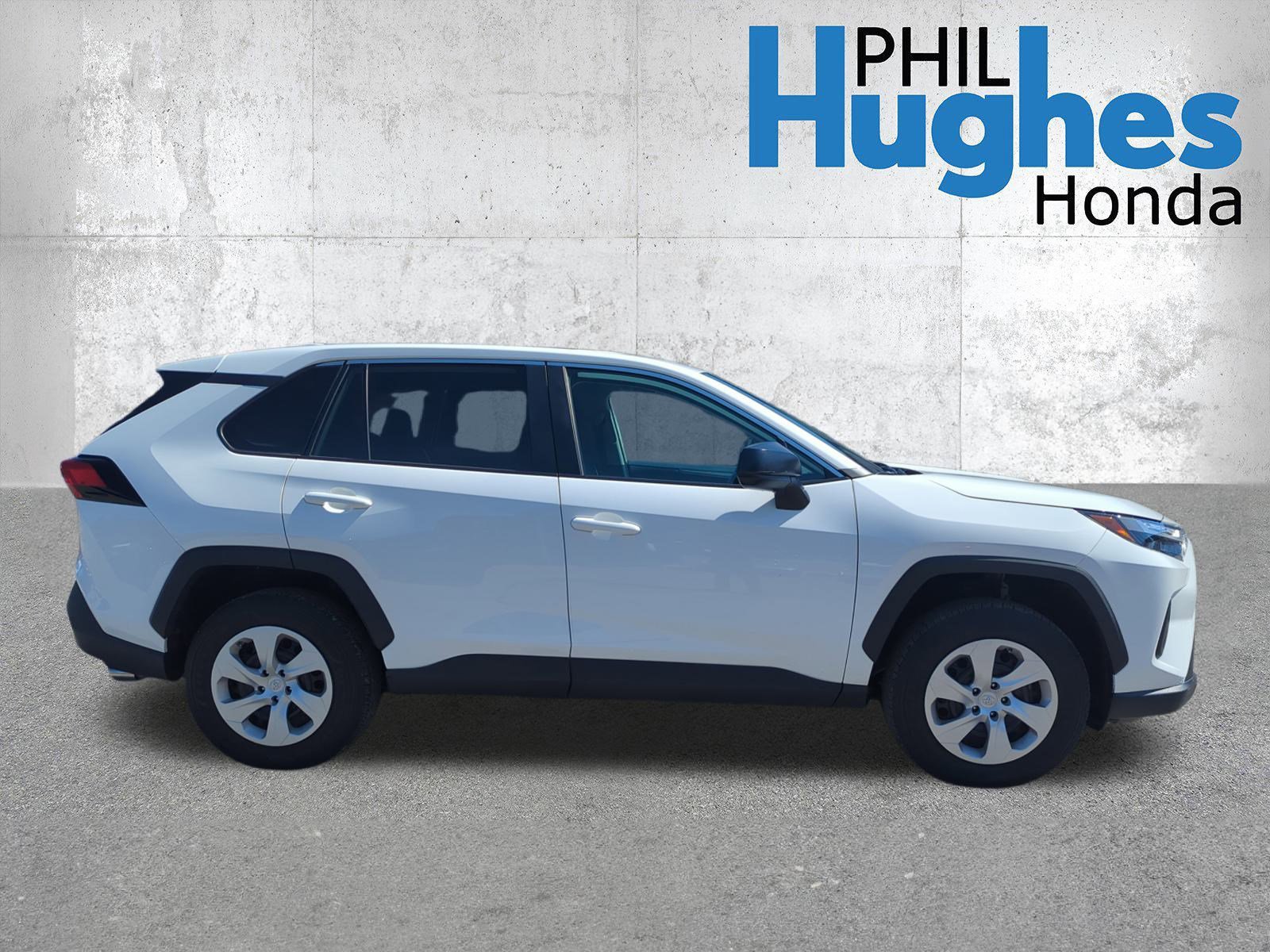 2024 Toyota RAV4 LE photo 2