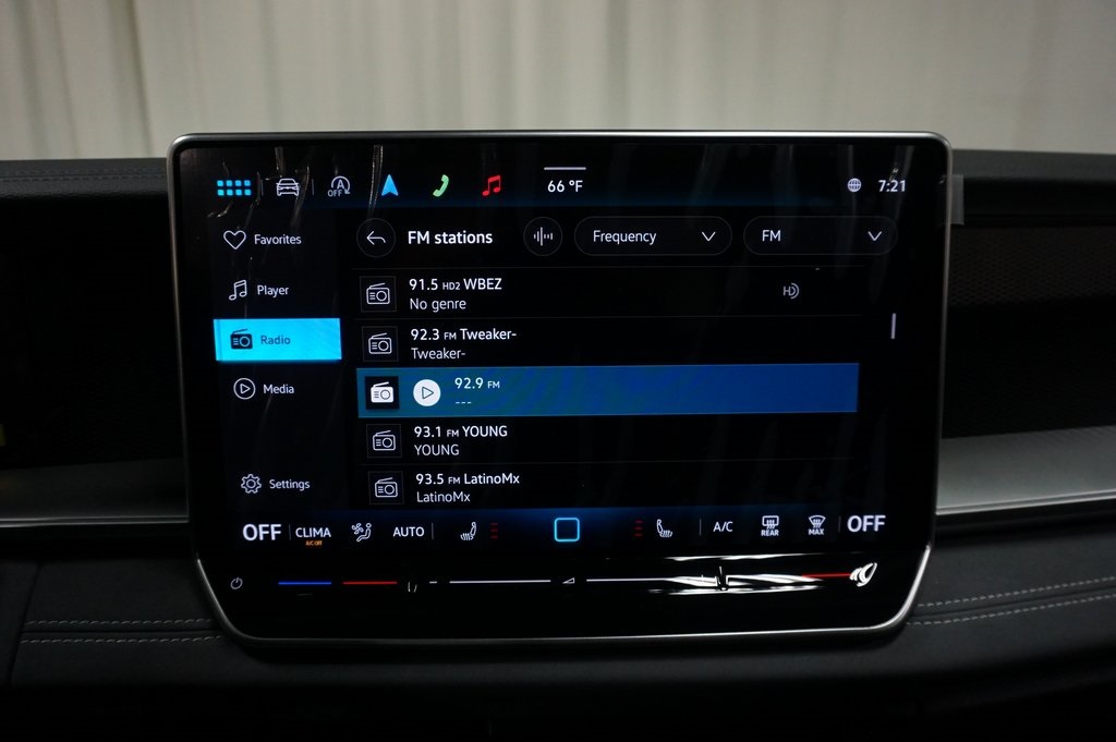 2025 Volkswagen Tiguan SE photo 13