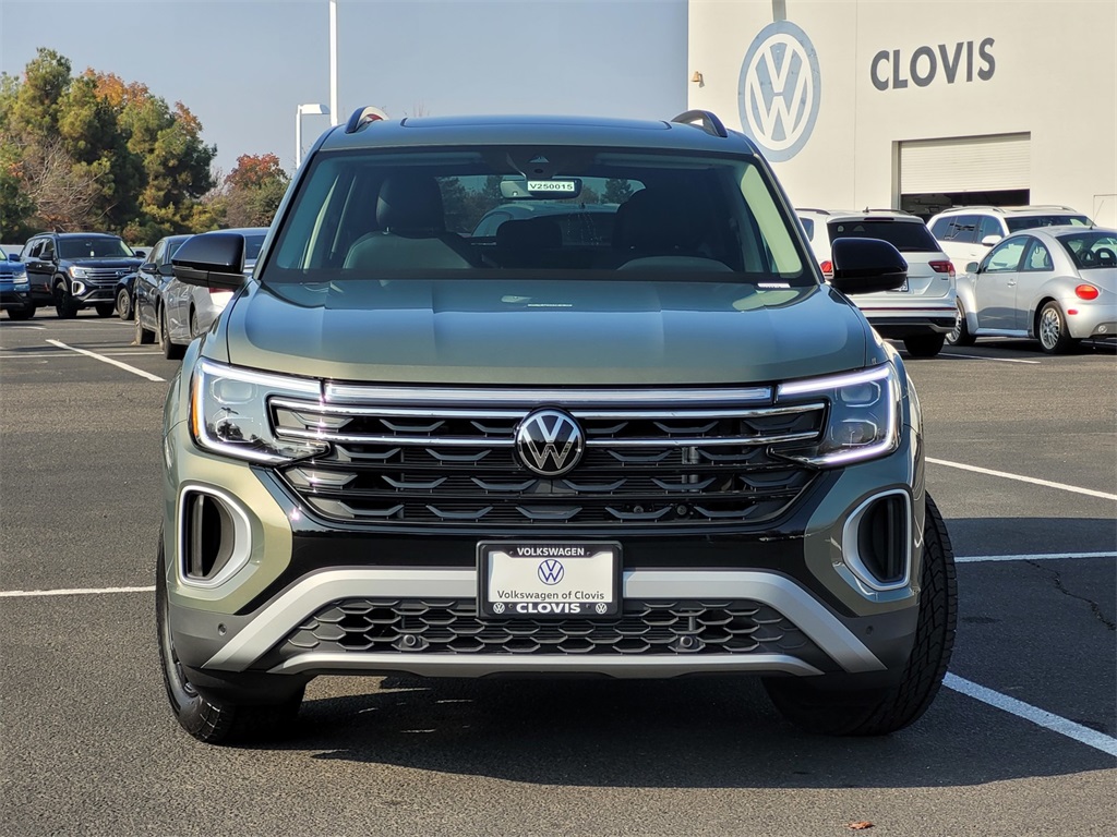 2025 Volkswagen Atlas Peak Edition SE photo 2