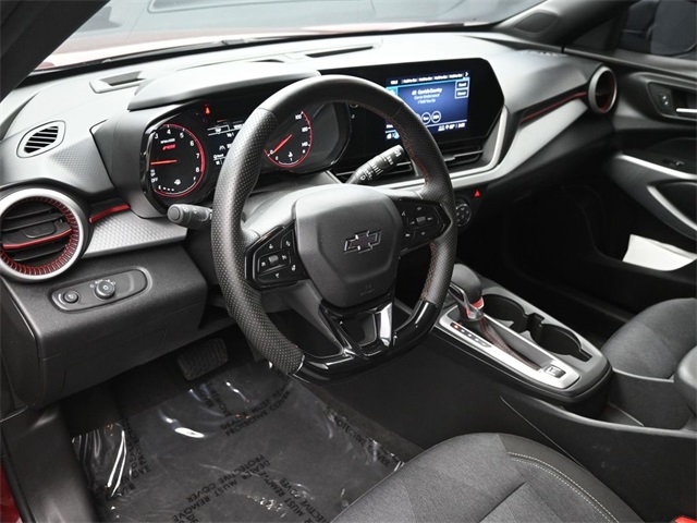 2025 Chevrolet Trax photo 2