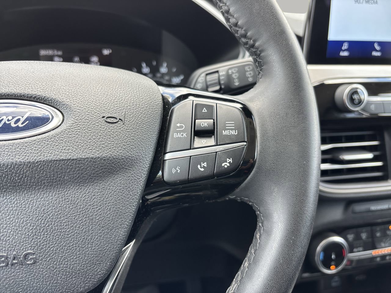 2022 Ford Escape SEL photo 25