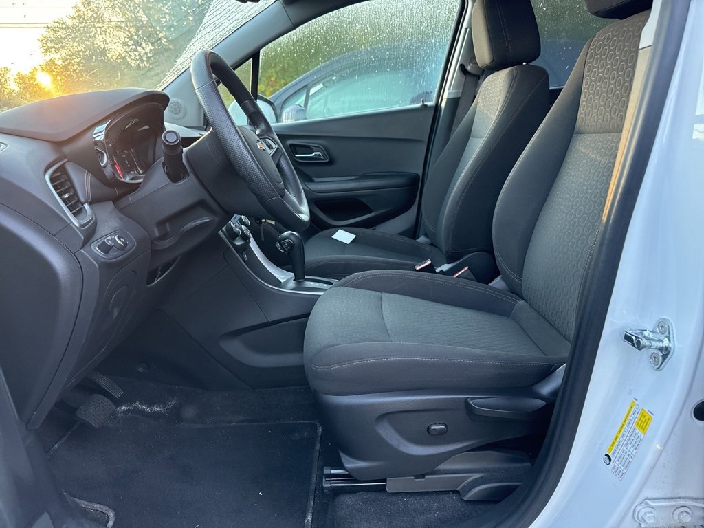 2022 Chevrolet Trax LS photo 5