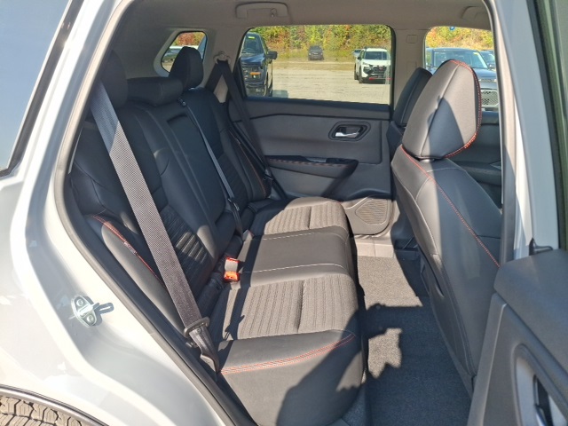 2026 Nissan Rogue SV photo 27