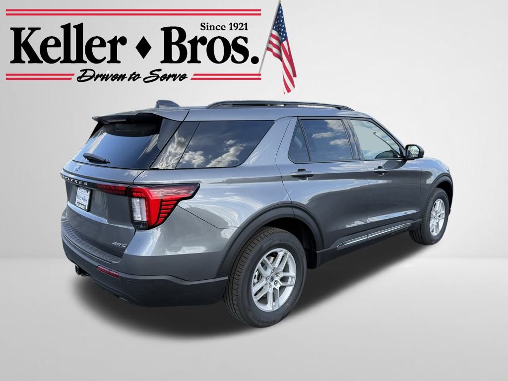 2025 Ford Explorer photo 4