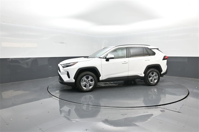 2025 Toyota RAV4 Hybrid XLE photo 3