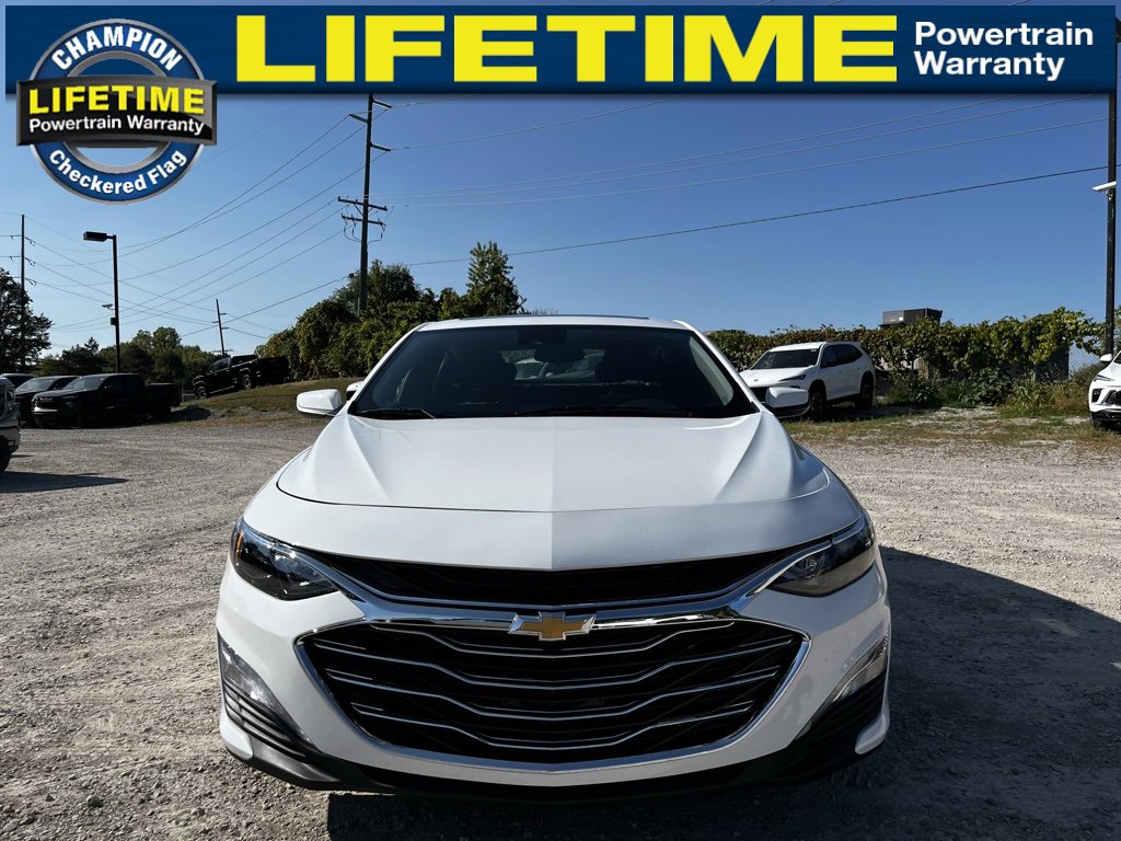 2024 Chevrolet Malibu 1LT photo 2
