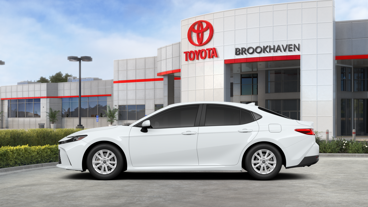 2025 Toyota Camry LE photo 3