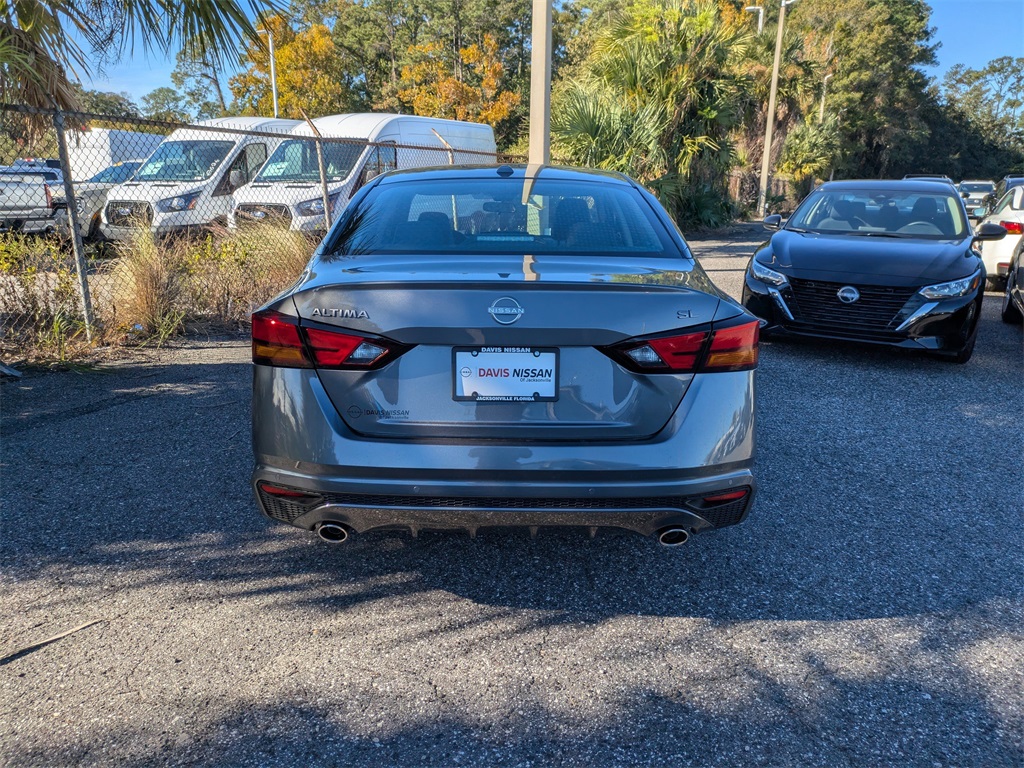 2025 Nissan Altima SL photo 4