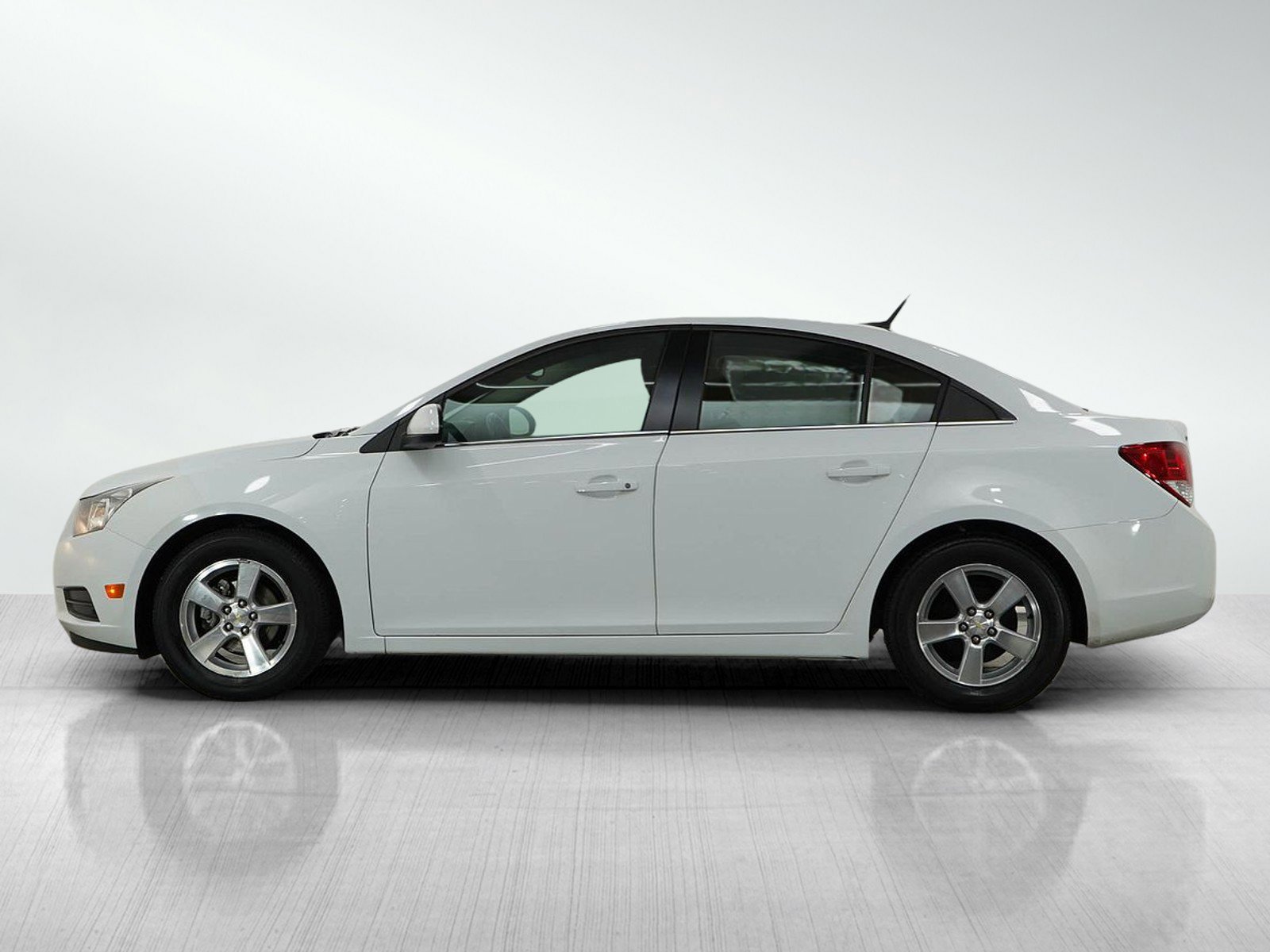 Used 2014 Chevrolet Cruze 1LT with VIN 1G1PC5SB5E7207881 for sale in Minneapolis, Minnesota