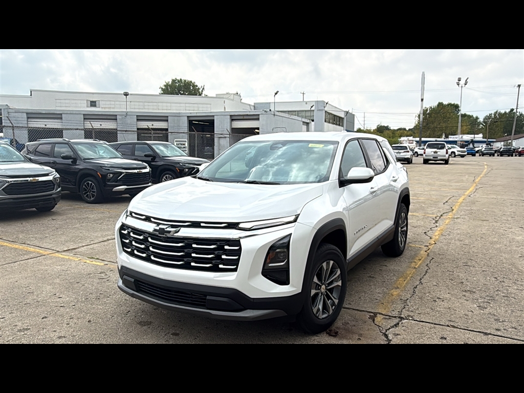 2026 Chevrolet Equinox LT photo 2