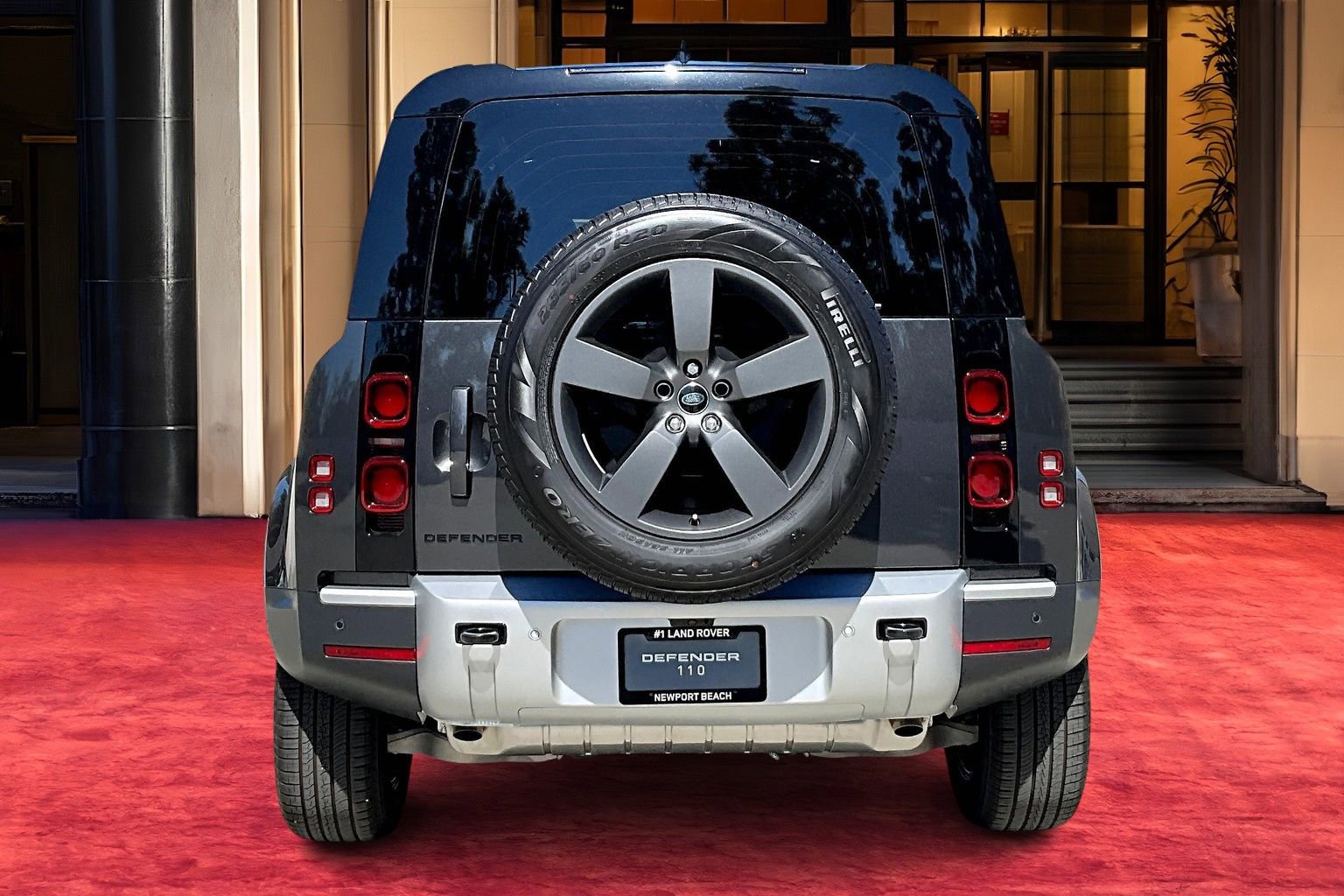 2025 Land Rover Defender 110 S photo 4