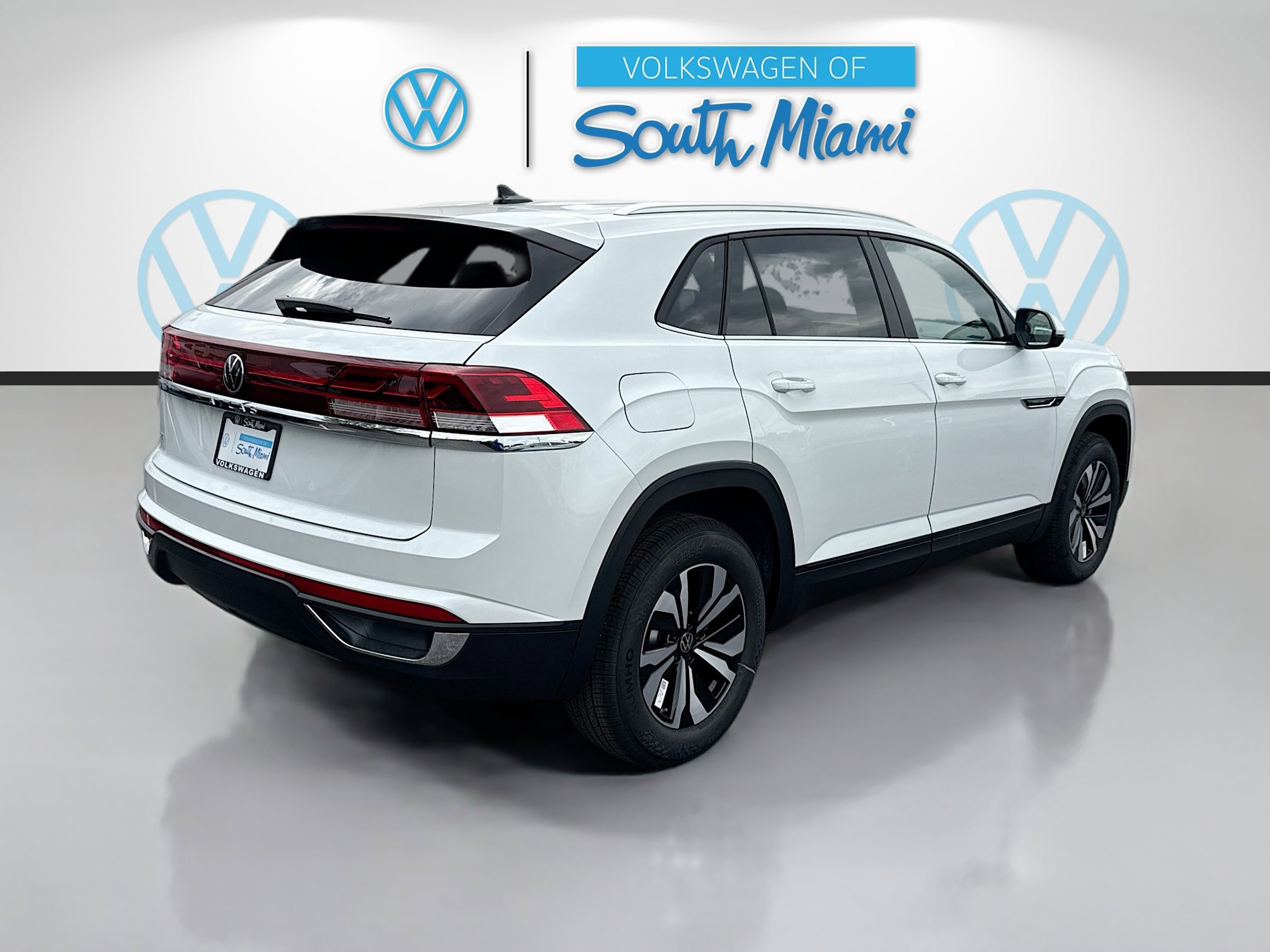 2026 Volkswagen Atlas Cross Sport SE photo 2