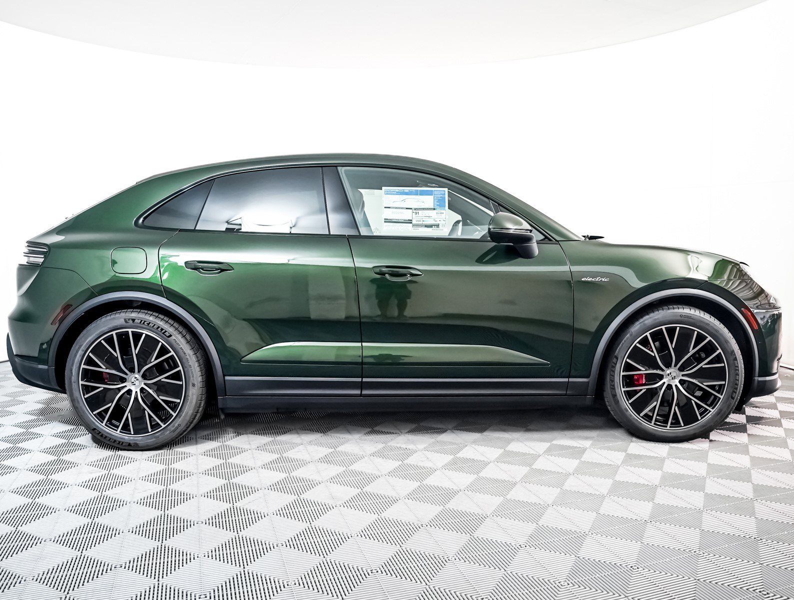 2025 Porsche Macan Electric photo 9