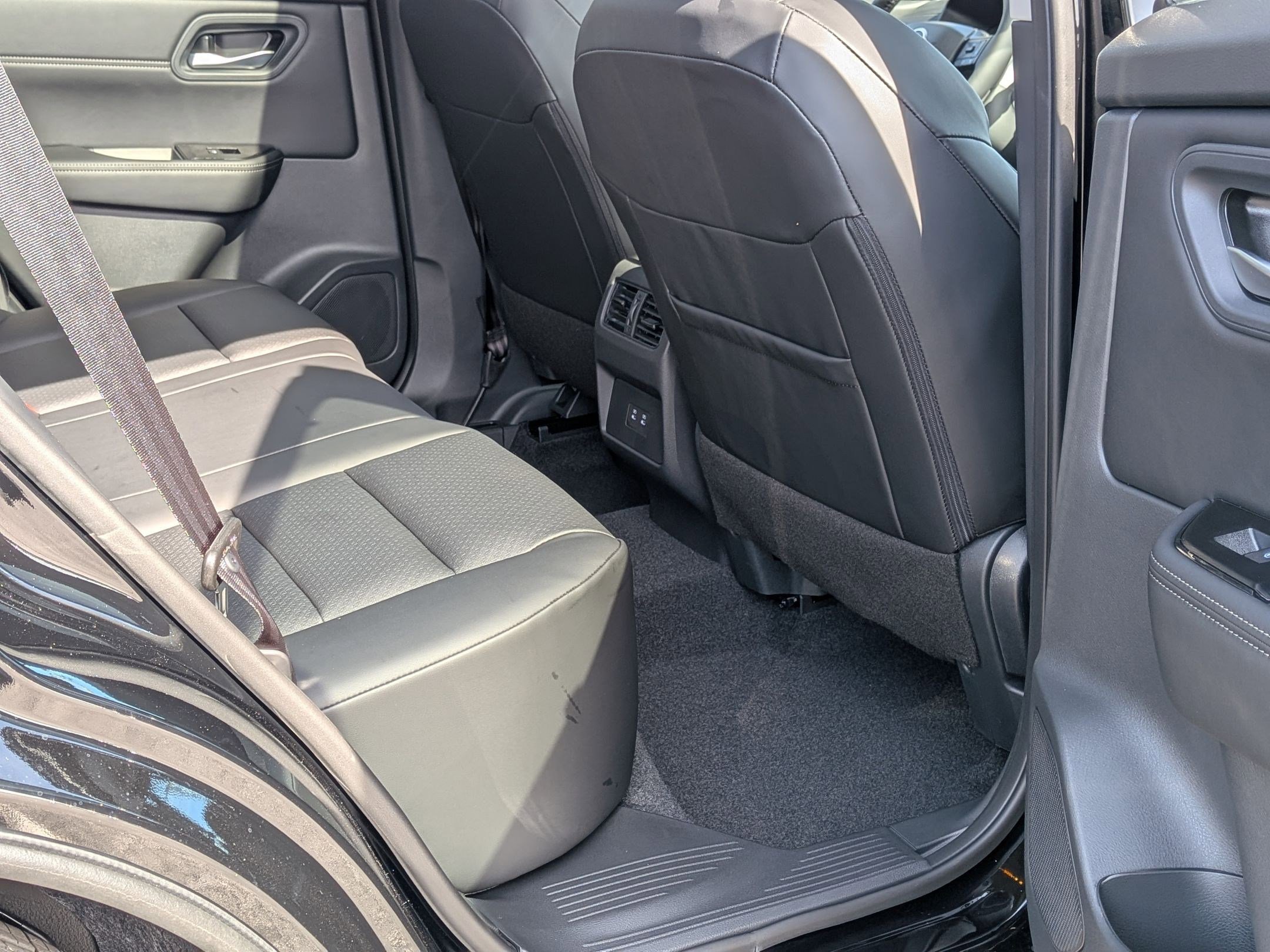 2026 Nissan Rogue SV photo 22