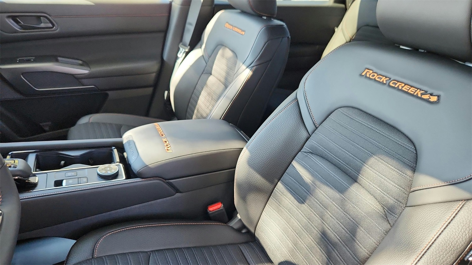 2025 Nissan Pathfinder Rock Creek photo 8
