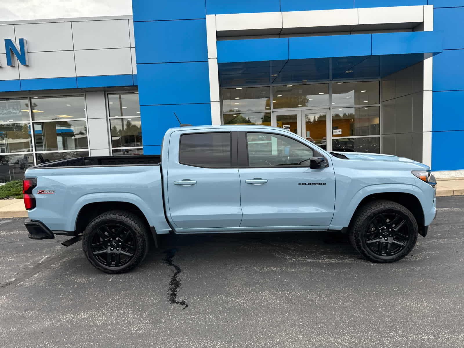 2025 Chevrolet Colorado Z71 photo 3