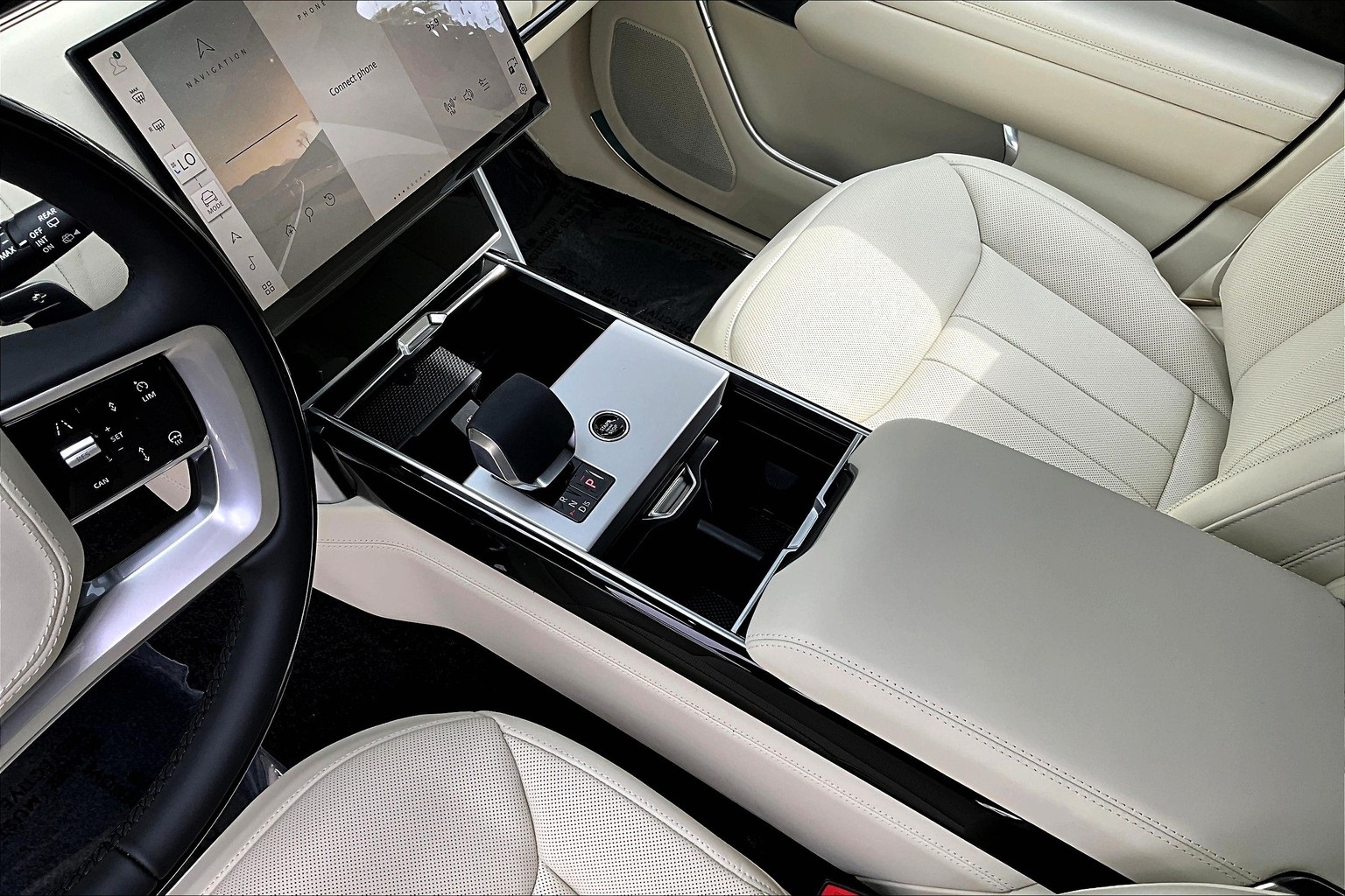 2025 Land Rover Range Rover SE photo 8