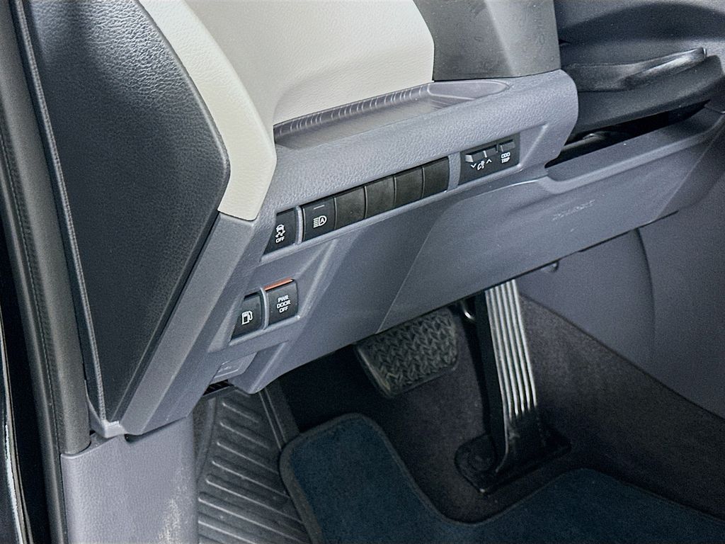 2023 Toyota Sienna XLE photo 10