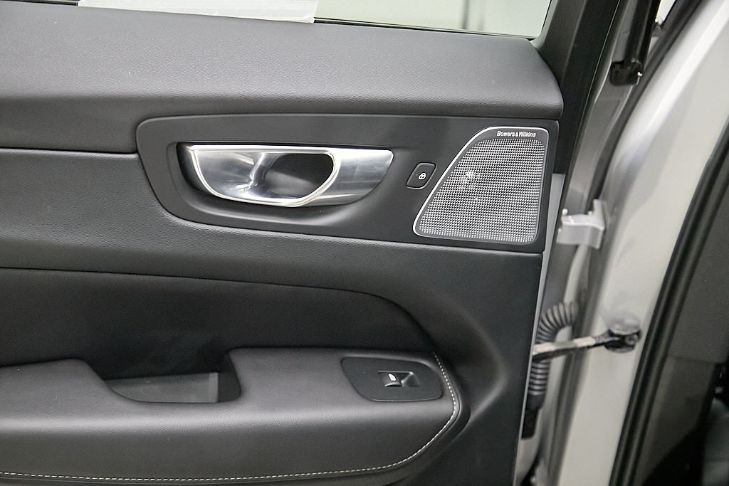 2023 VOLVO XC60 - Image 20