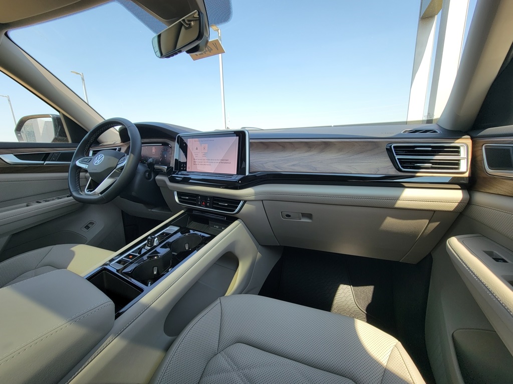 2025 Volkswagen Atlas SE Technology photo 10