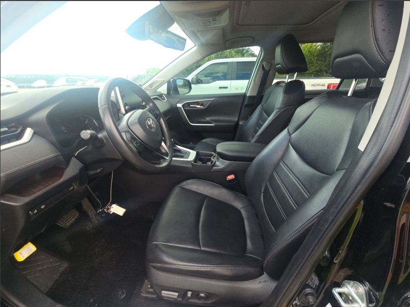 2020 Toyota RAV4 Limited photo 28