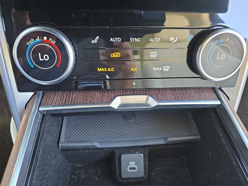 2023 Land Rover Range Rover SE photo 21