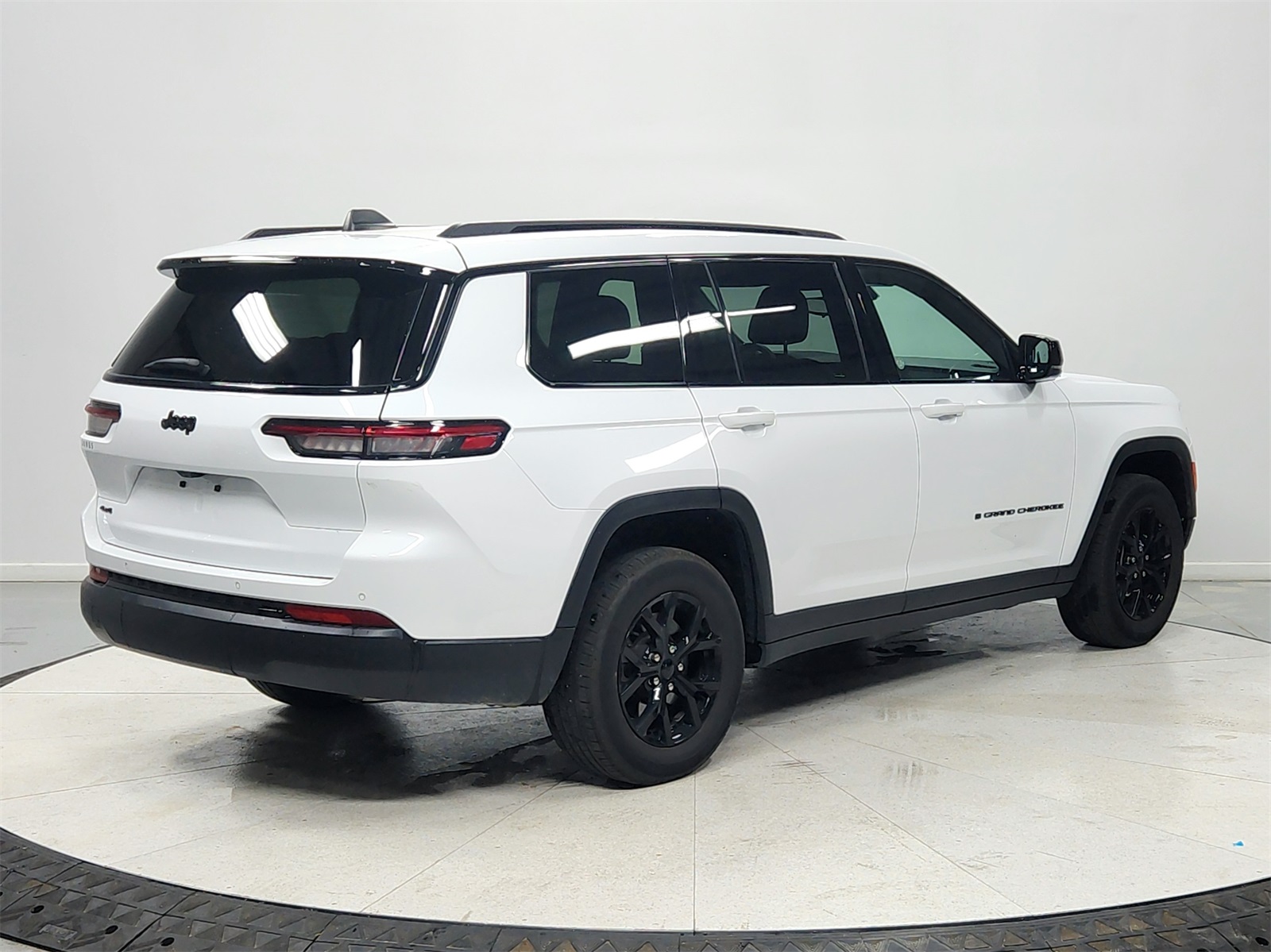 2024 Jeep Grand Cherokee Altitude photo 4