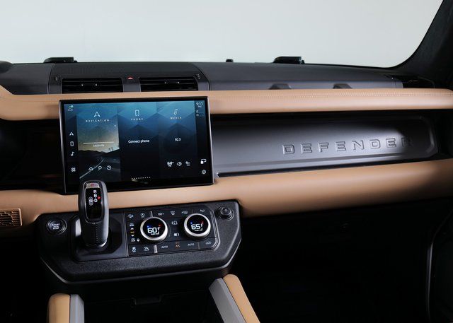 2025 Land Rover Defender 110 V8 photo 14