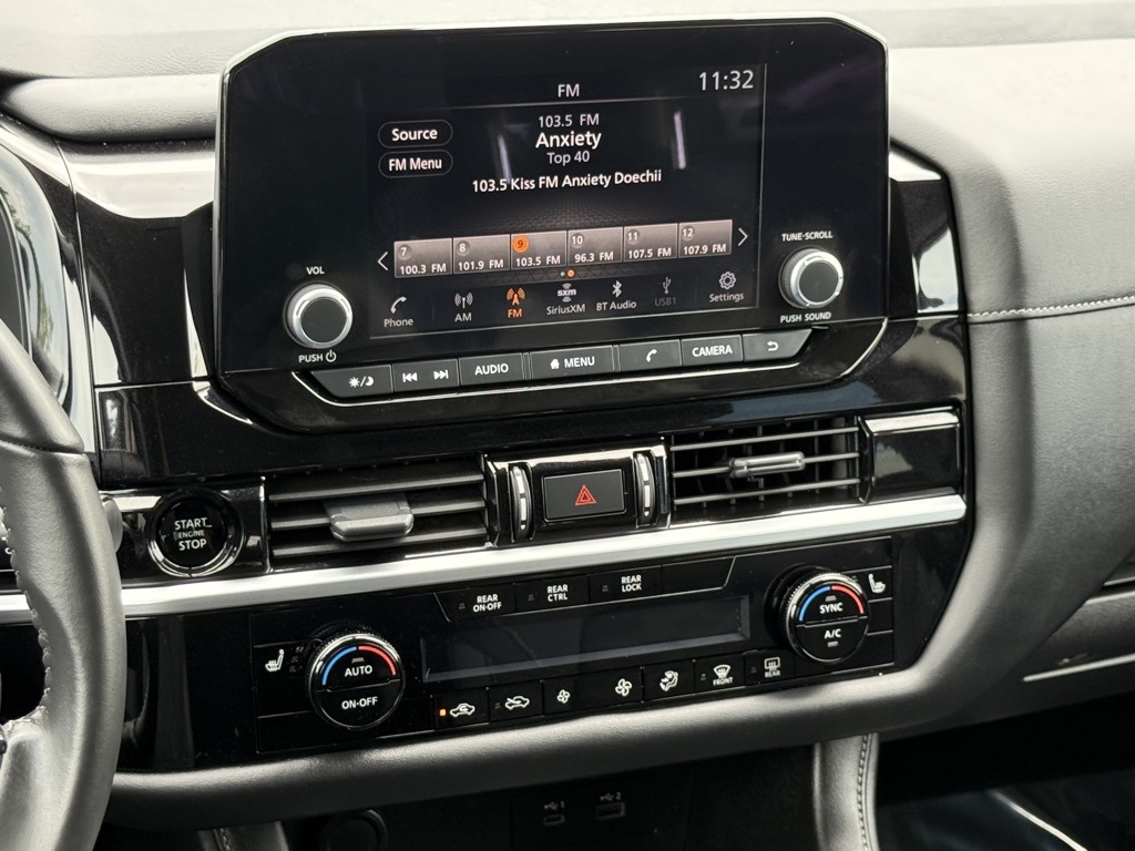 2025 Nissan Pathfinder SV photo 8