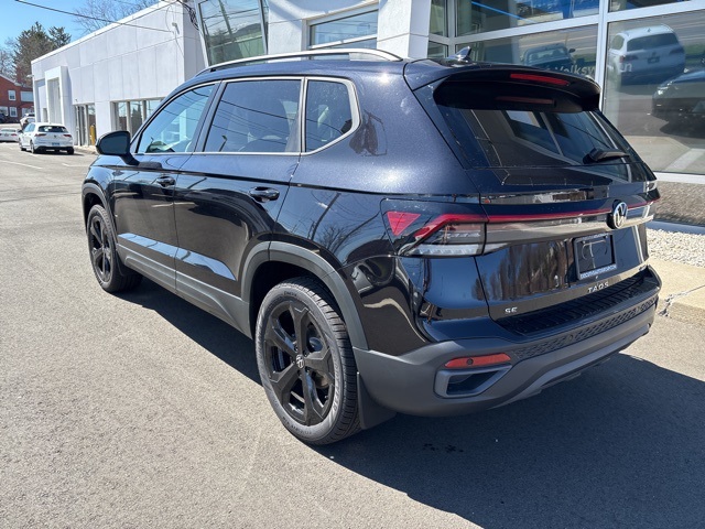 2025 Volkswagen Taos SE photo 8